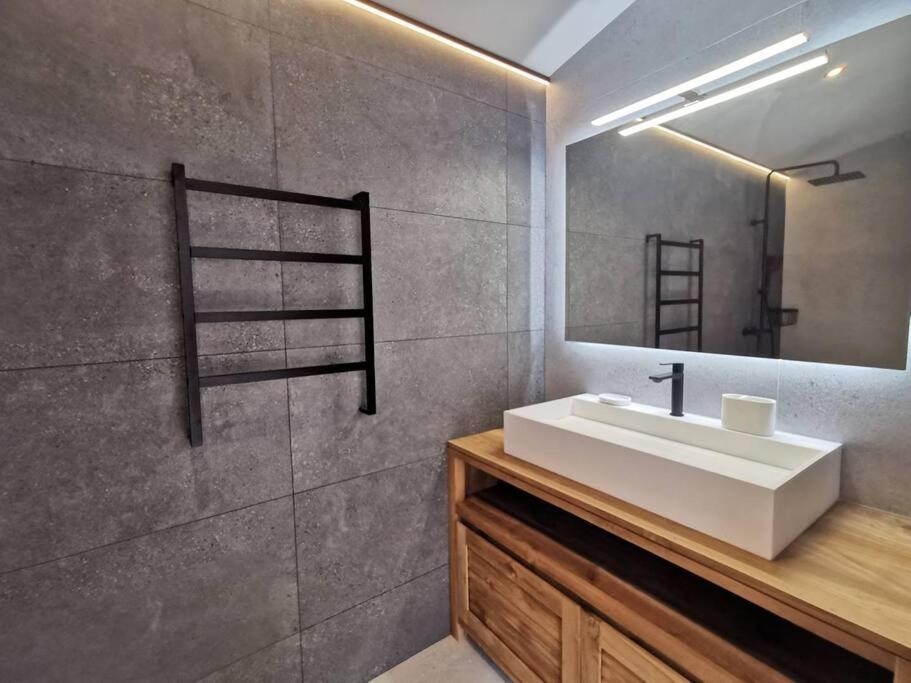 Summer Cosy - Villa Classee 4 Etoiles - 2 Suites Avec Piscine Chauffee Et Jacuzzi Integre Idealement Situee Chemin Summer Saint-Gilles-les Bains Exteriér fotografie